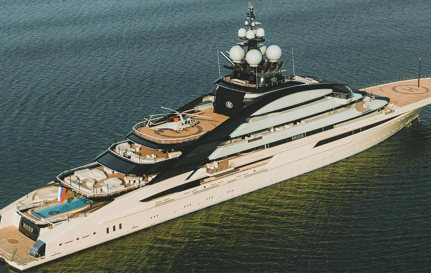 Yacht εν πλω